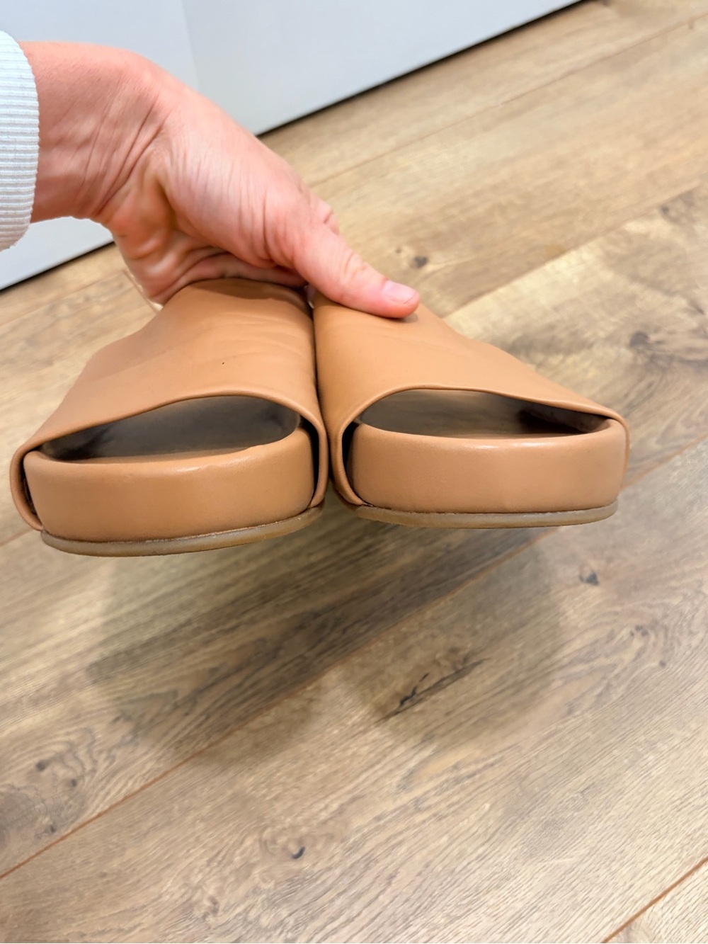 Size 8 - beek pelican leather platform sandal in honey - Picture 9 of 10